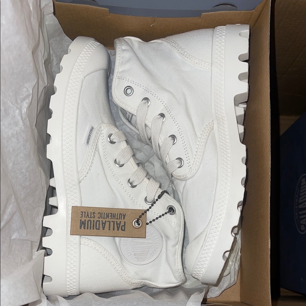 Palladium Pampa Hi Bootie in Star White 7.5 M - Picture 4 of 4